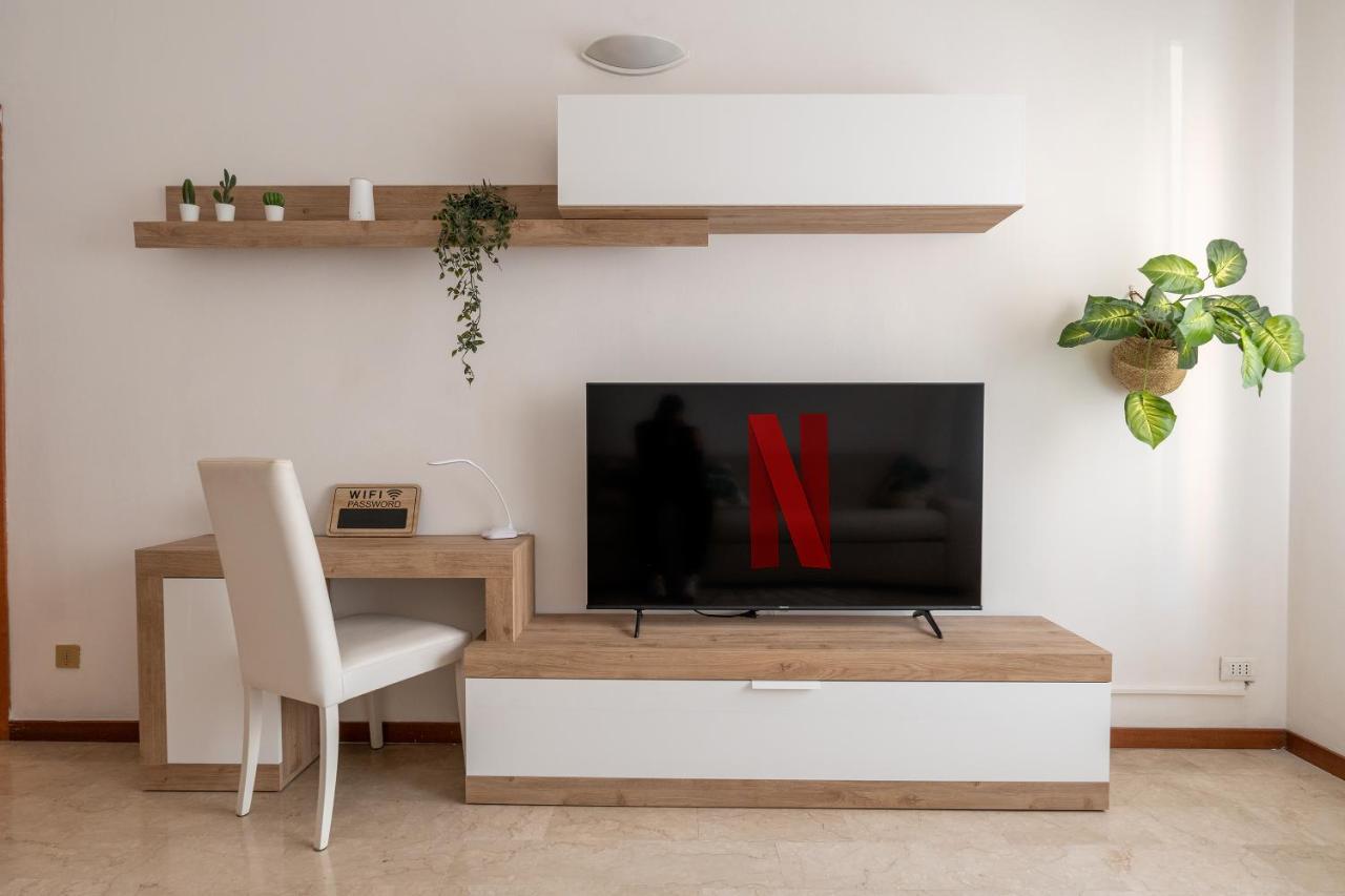 ミラノSan Siro Big House Wifi Netflix Free Parkingアパートメント エクステリア 写真