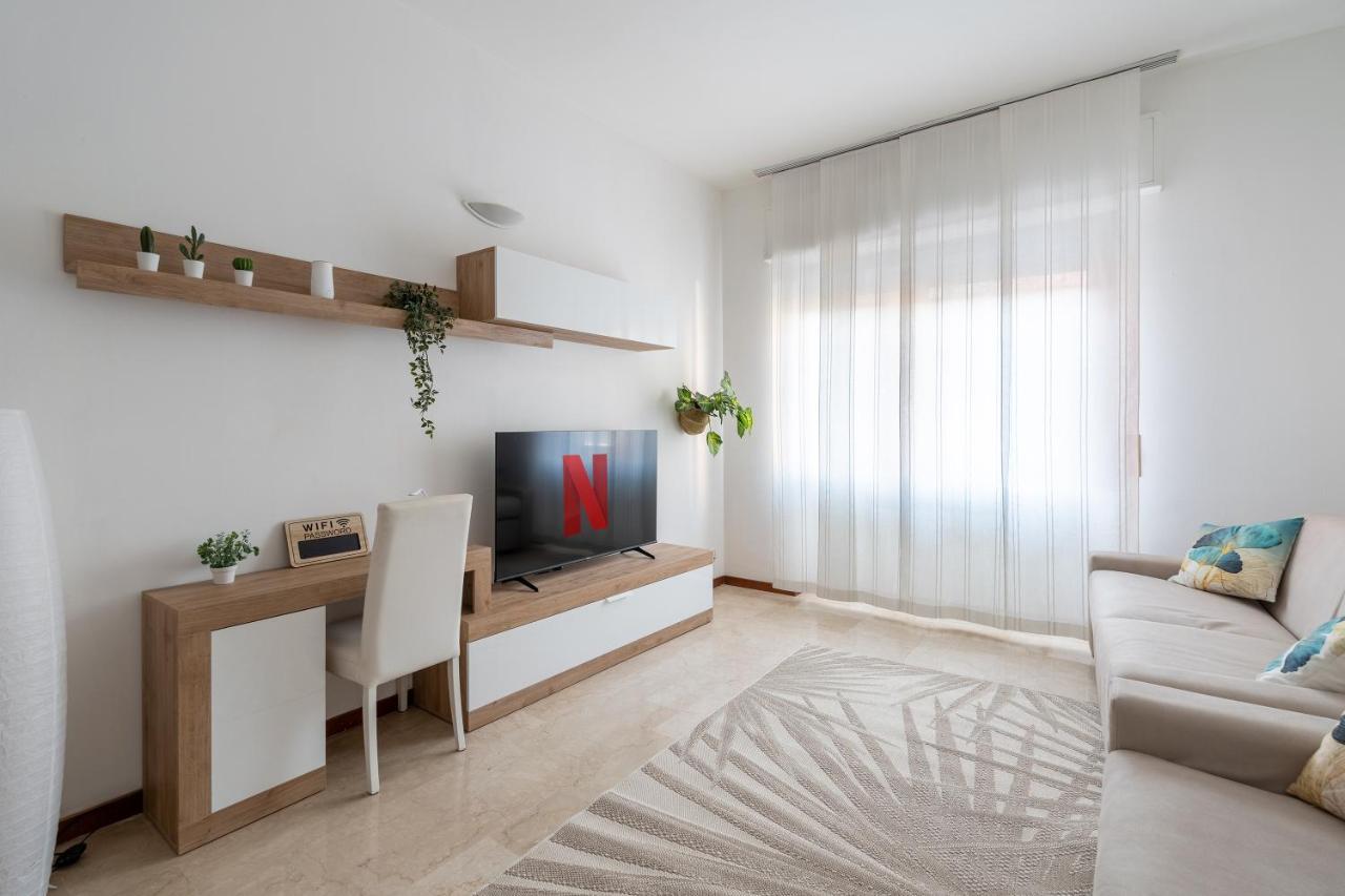 ミラノSan Siro Big House Wifi Netflix Free Parkingアパートメント エクステリア 写真